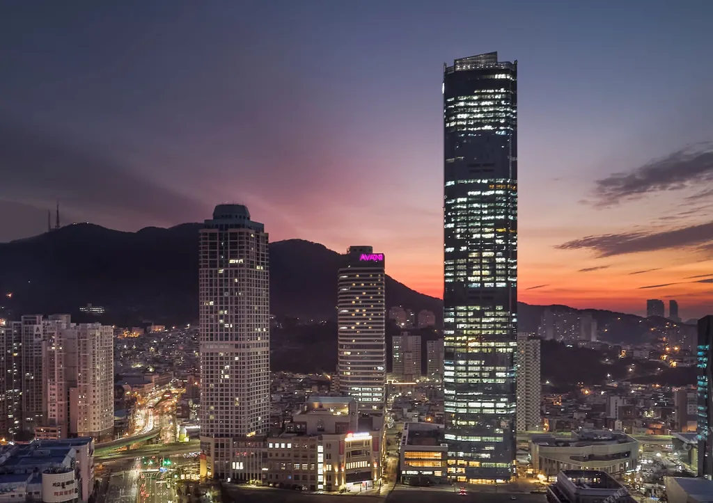 부산 서면 한복판에 자리 잡은 아바니 센트럴 부산 외관